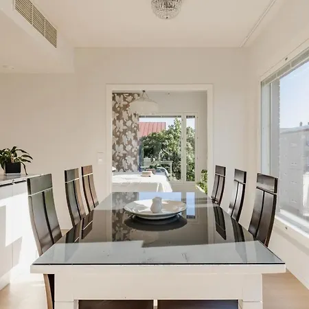아파트 Borg Riverside 3br, Sauna, Balcony,