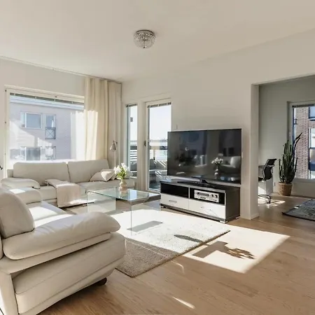 아파트 Borg Riverside 3br, Sauna, Balcony,